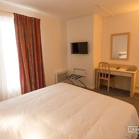 Saint-Palais  Hotel-Restaurant De La Paix מראה חיצוני תמונה