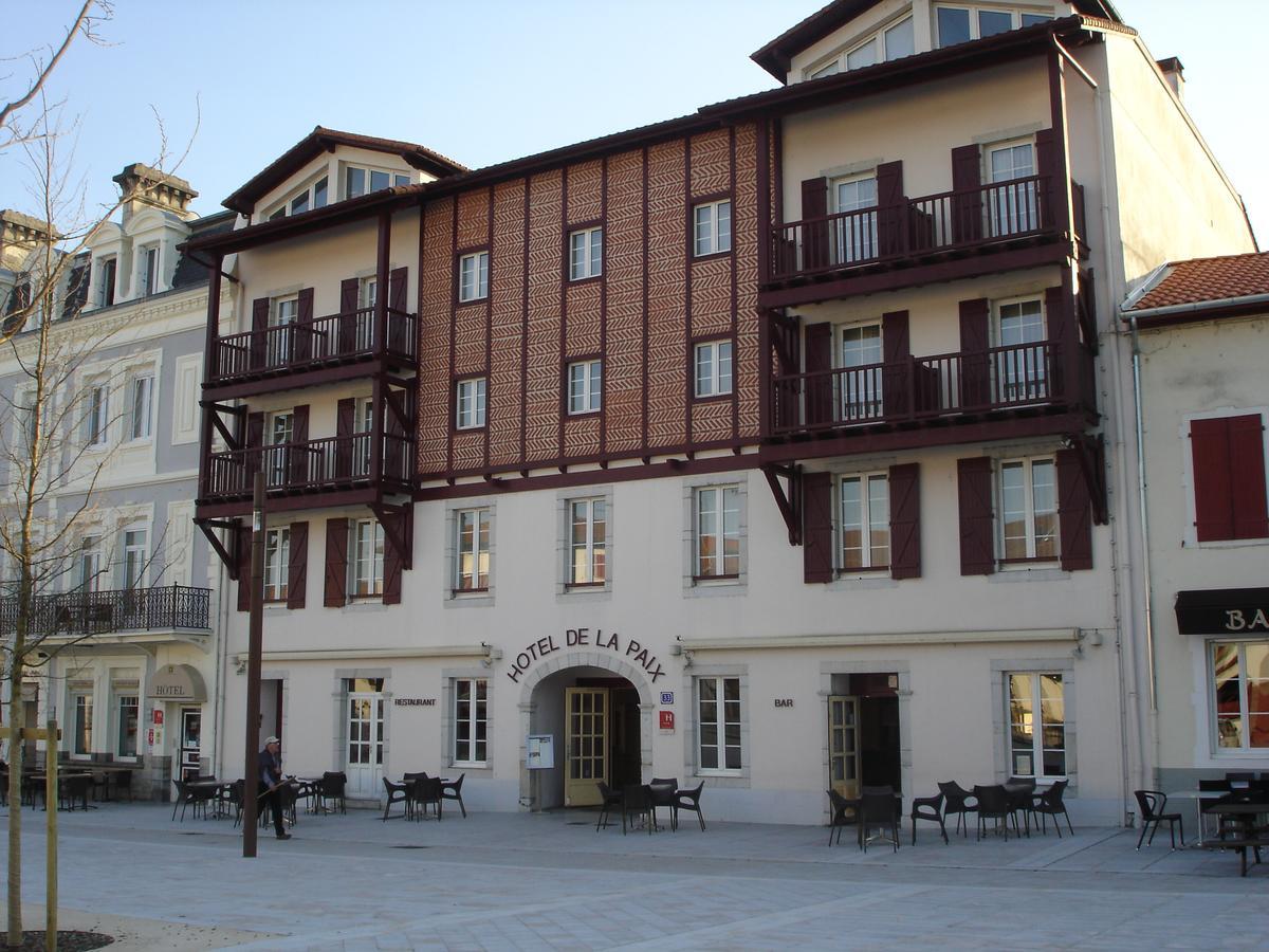 Saint-Palais  Hotel-Restaurant De La Paix מראה חיצוני תמונה