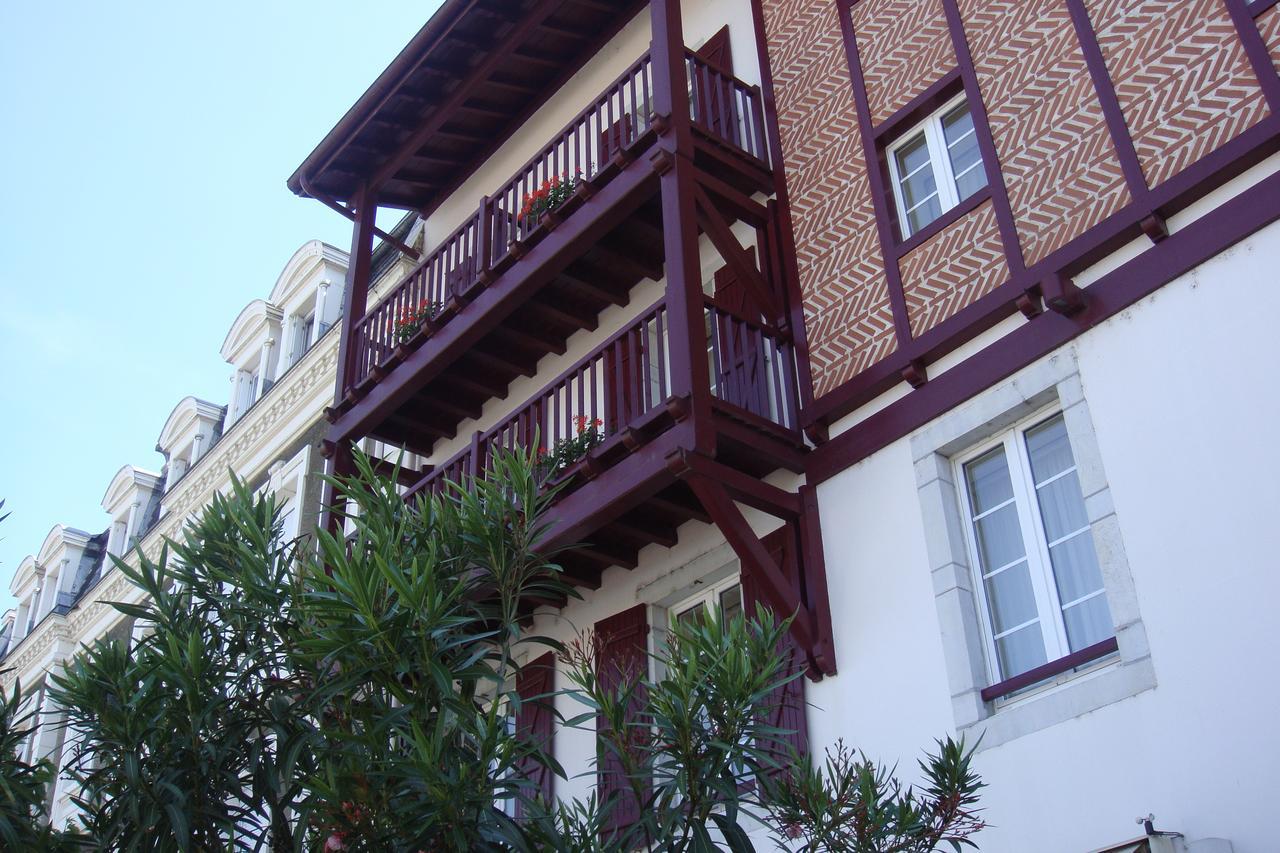 Saint-Palais  Hotel-Restaurant De La Paix מראה חיצוני תמונה
