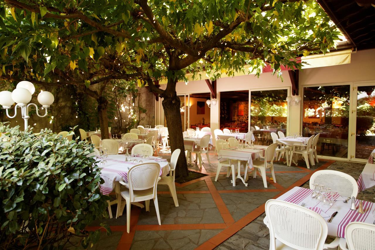 Saint-Palais  Hotel-Restaurant De La Paix מראה חיצוני תמונה