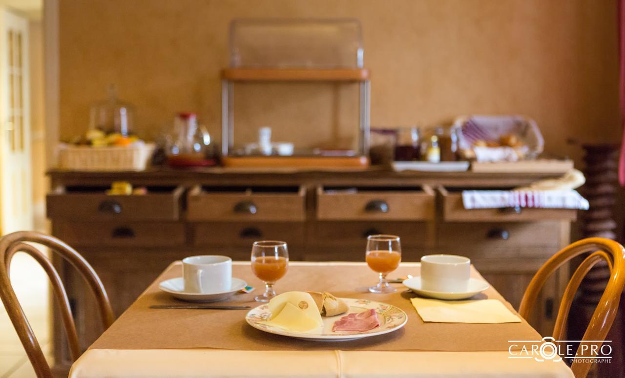 Saint-Palais  Hotel-Restaurant De La Paix מראה חיצוני תמונה