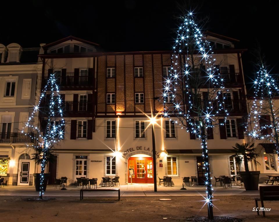 Saint-Palais  Hotel-Restaurant De La Paix מראה חיצוני תמונה