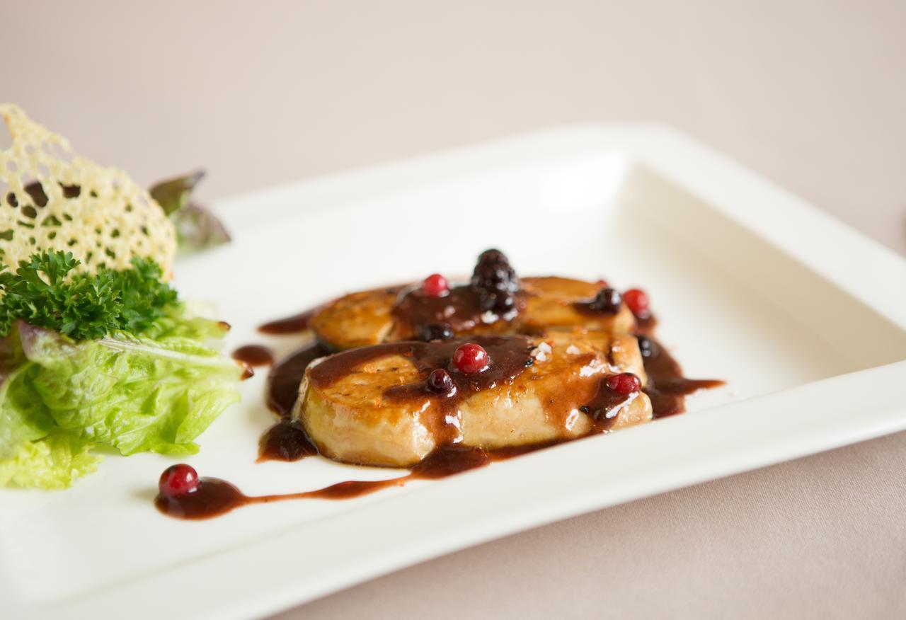 Saint-Palais  Hotel-Restaurant De La Paix מראה חיצוני תמונה